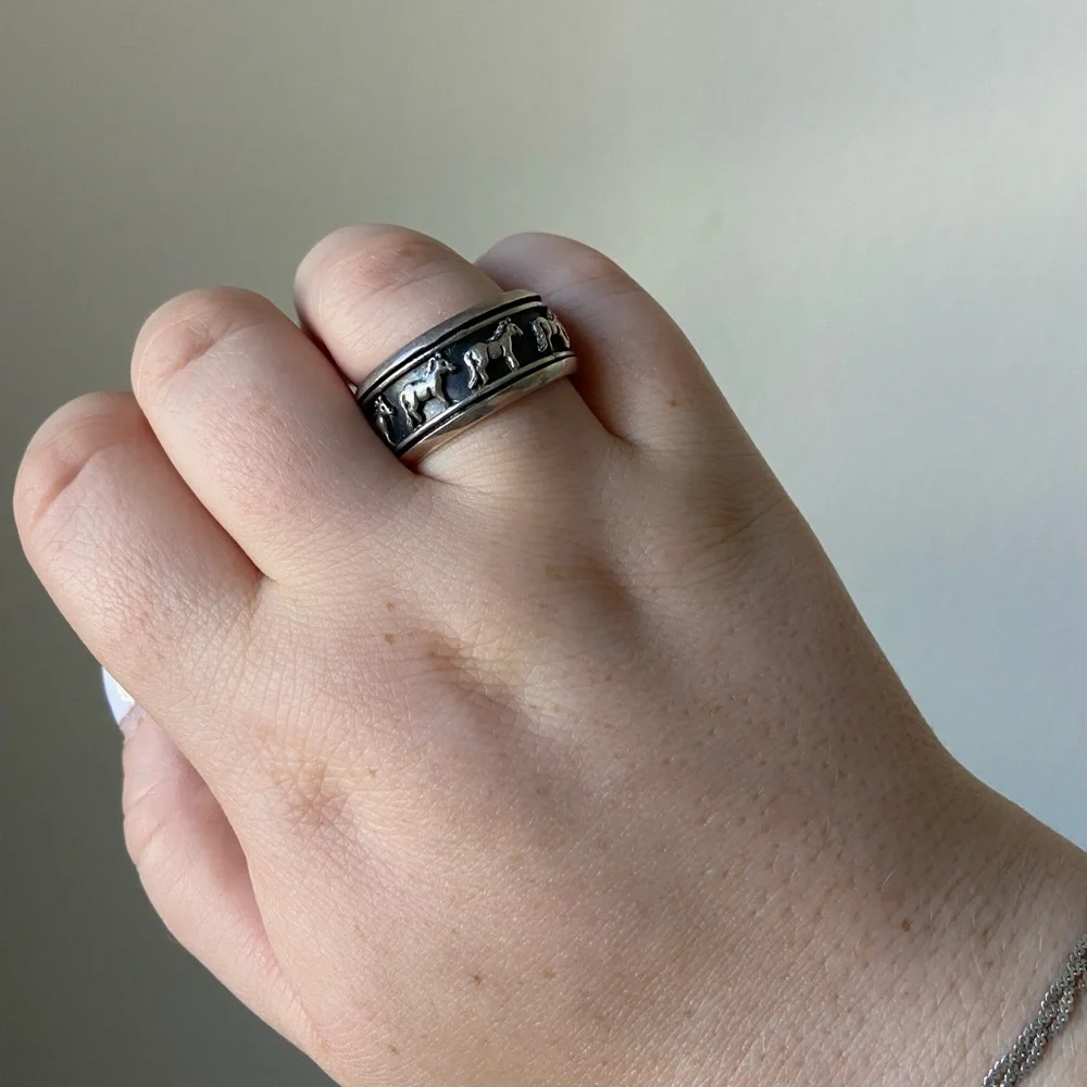 Sterling silver spinning storyteller horses ring, size 11